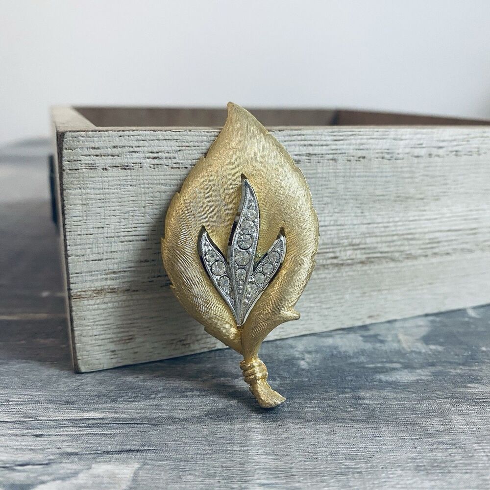 Vintage Signed JJ Jonette Gold Tone Rhinestone Open Leaf Pin Brooch